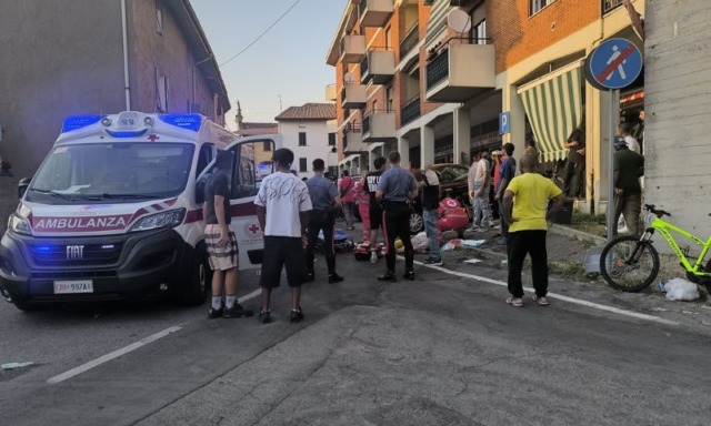 Maxi rissa a Verdellino, si affrontano in strada con bastoni, martelli e mazze da cricket