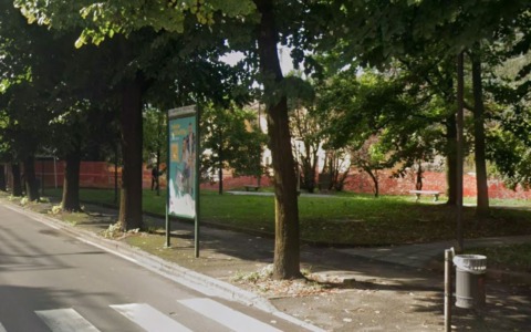Il marciapiede di via Battisti a Treviglio? Integrato nel parco