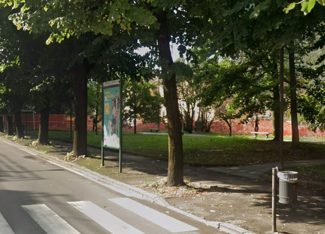 Il marciapiede di via Battisti a Treviglio? Integrato nel parco