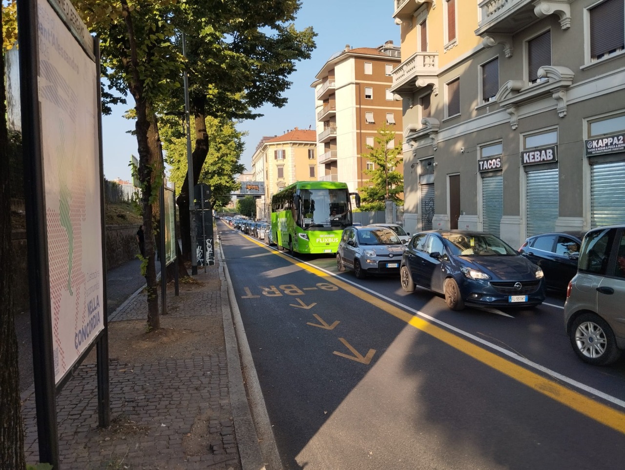 E-Brt, partite la corse ma via Bonomelli è già intasata (ed è solo agosto)