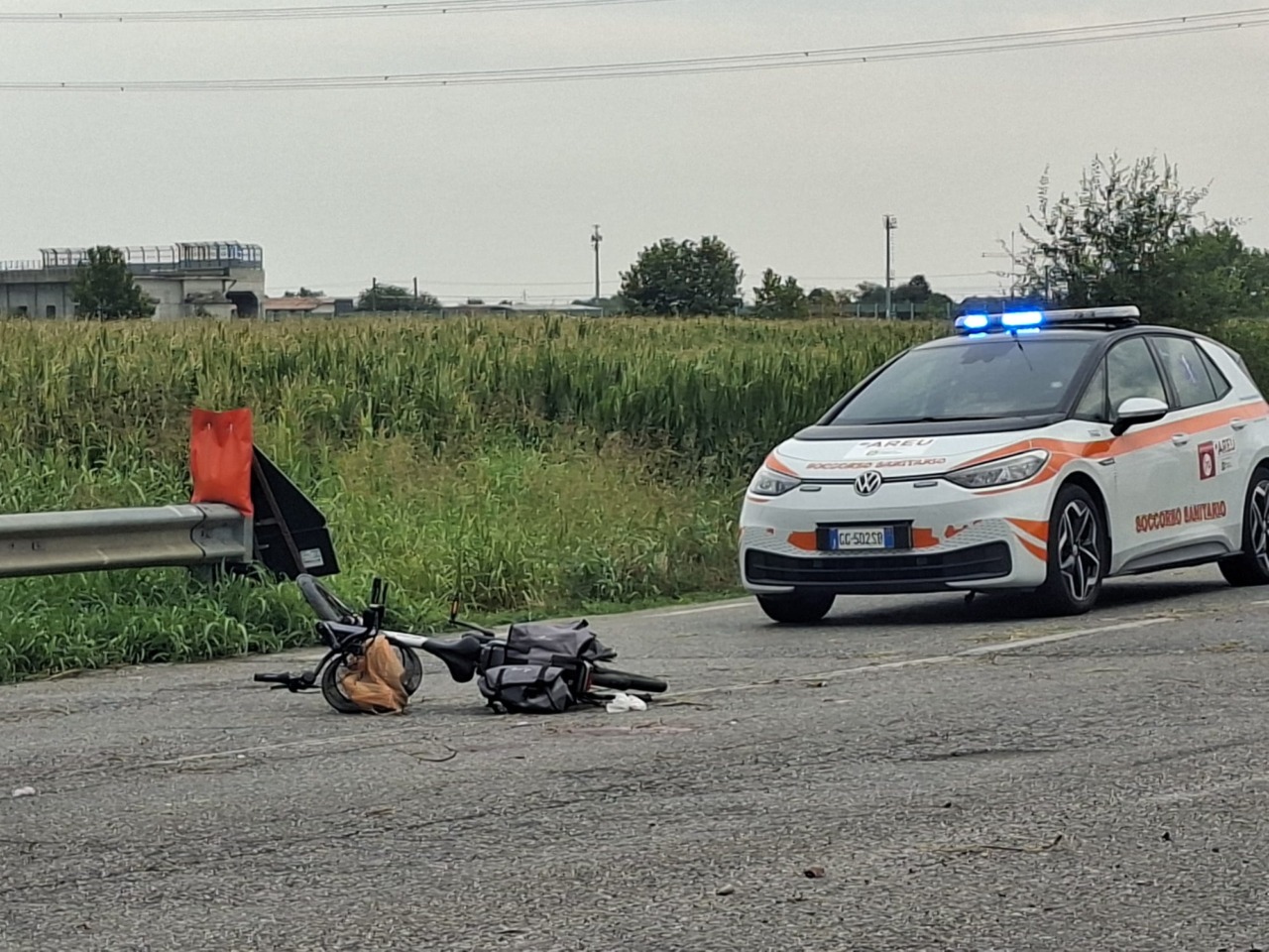 Travolto da un autobus di linea, gravissimo un ciclista di 69 anni