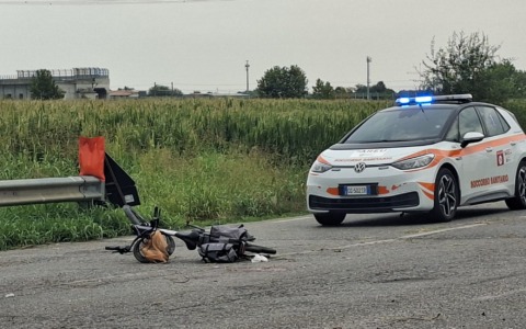 Travolto da un autobus di linea, gravissimo un ciclista di 69 anni