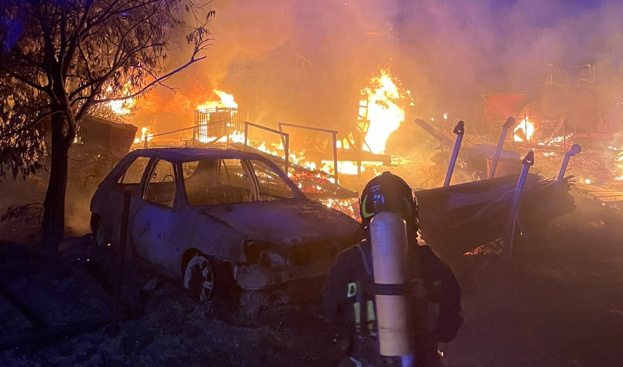 Incendio nella notte a Martinengo, a fuoco un terreno di sterpaglie