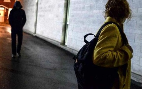 Corre in Questura dopo essere stata minacciata e perseguitata dall’ex fidanzato: 41enne di Treviglio arrestato