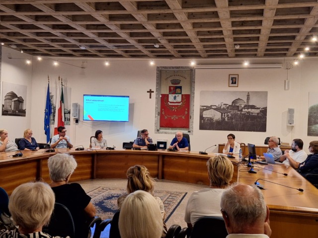 Assemblea pubblica