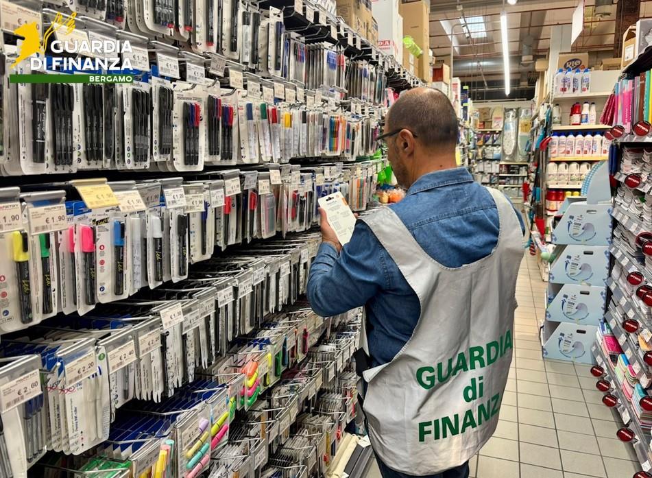 Blitz della Guardia di Finanza per il “Back to School” nella Bassa: sequestrati 4mila articoli scolastici non a norma