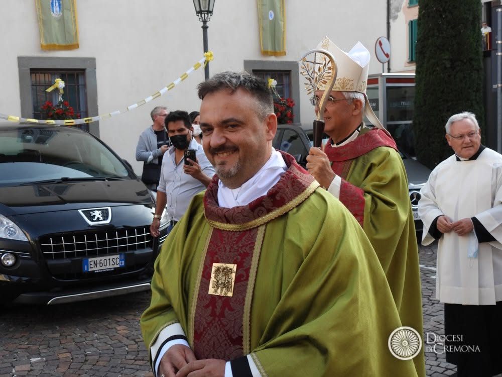 Antegnate saluta don Angelo: “Grazie per quello che hai dato alla nostra comunità”