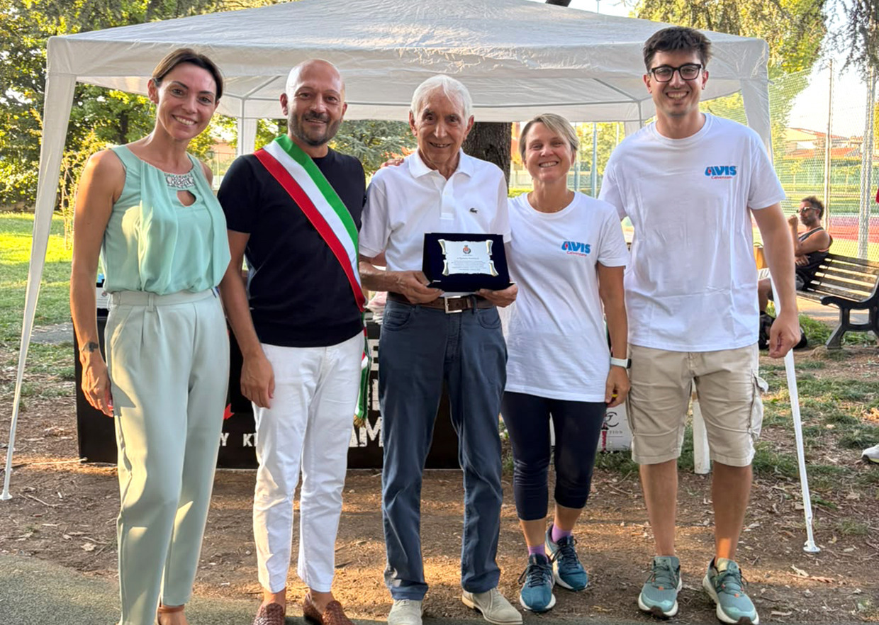 Premiata la passione per il ciclismo di Agostino Invernizzi, a 93 anni ancora in sella alla bici