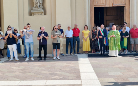 Il saluto al parroco uscente, don Franco Sudati cittadino onorario