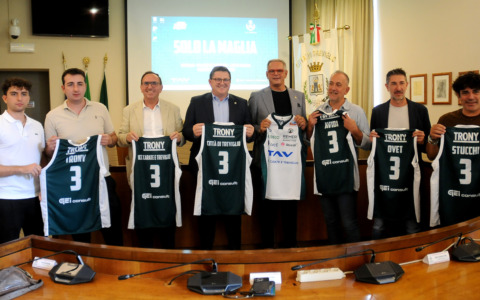Tav Treviglio Brianza, presentata in Comune la nuova divisa da gioco