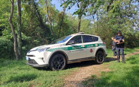 Travolto da un albero a Romano mentre pulisce un fosso: morto operaio di 56 anni