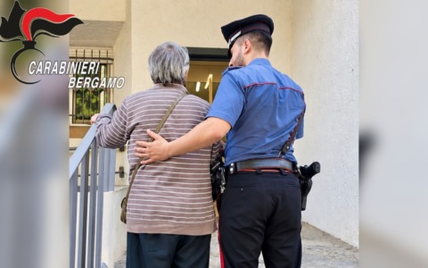 Tenta di truffare un’anziana fingendosi un carabiniere, ma finisce in manette