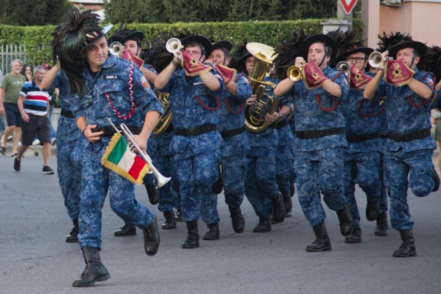 La famiglia Pecchenini onora i bersaglieri, grande festa a Pagazzano tra fanfara e ricordo