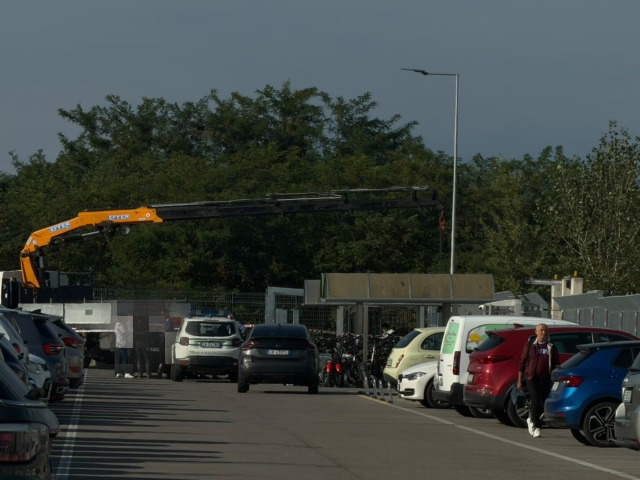 Schiacciato da una trave d’acciaio, muore operaio 66enne