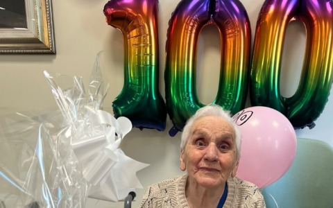 Nonna Ester spegne 100 candeline, tanti auguri!