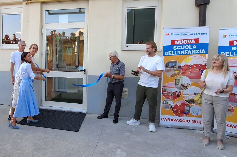 Inaugurata la nuova scuola dell’infanzia, bimbi entusiasti alla scoperta del loro nuovo mondo