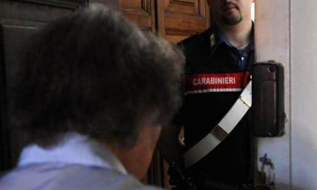 Finto carabiniere truffa un anziano e lo deruba dei monili d’oro della moglie per un valore di 12mila euro