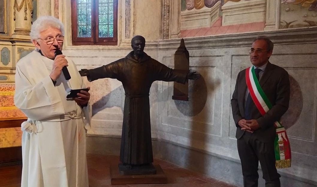 La festa di San Francesco non riparte ma al poverello di Assisi si dedica una nuova statua