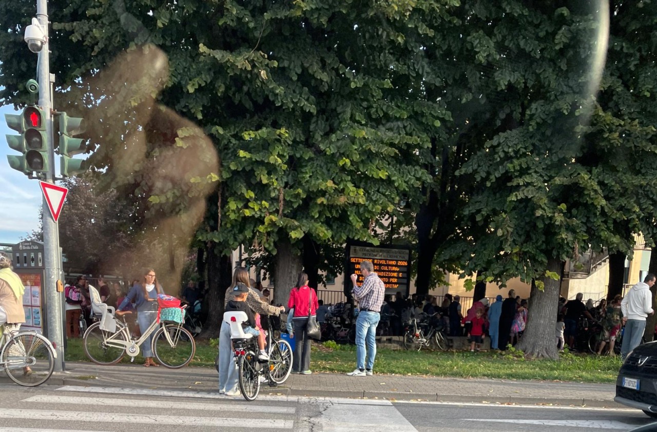 Scuola primaria, 170 firme per chiedere più sicurezza all’ingresso