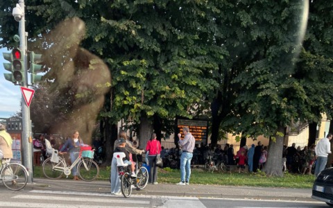 Scuola primaria, 170 firme per chiedere più sicurezza all’ingresso