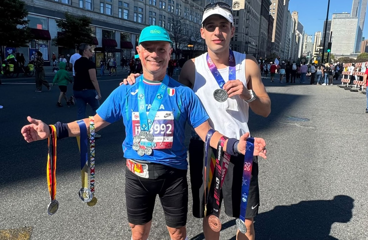 Padre e figlio corrono insieme sulle strade del “World Marathon Majors”