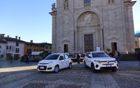Solidarietà, 26 tra imprenditori e benefattori donano due mezzi all’associazione “Samaria”