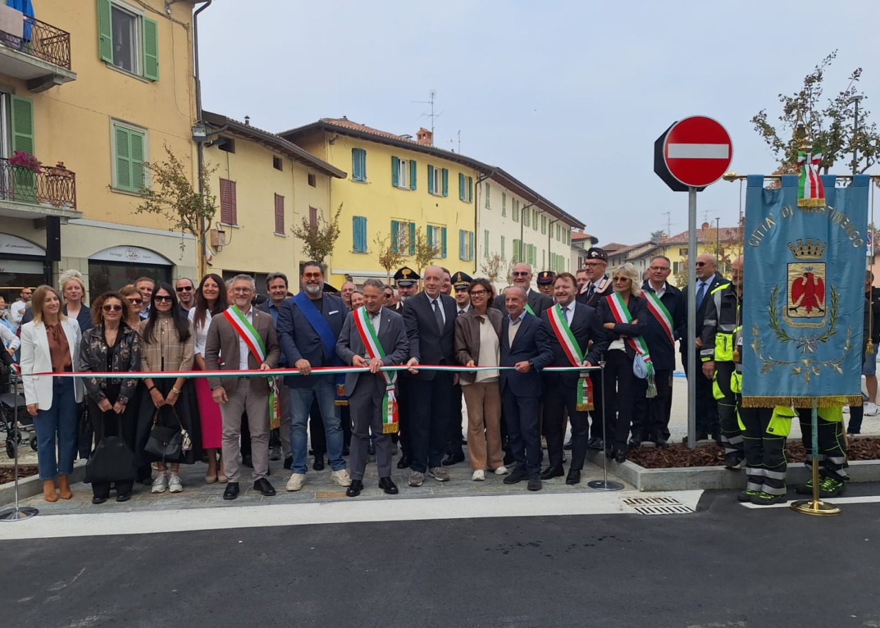 Taglio del nastro per la piazza San Giovanni XXIII, tra gli ospiti i nipoti e i pronipoti del “Papa buono”