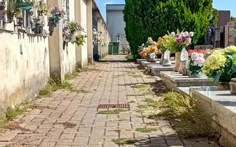 Cimitero comunale, la minoranza: “Serve più manutenzione e decoro”