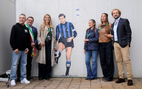 Celebrato Giacinto Facchetti, al palazzetto due opere di street art a ricordare l’uomo e il campione