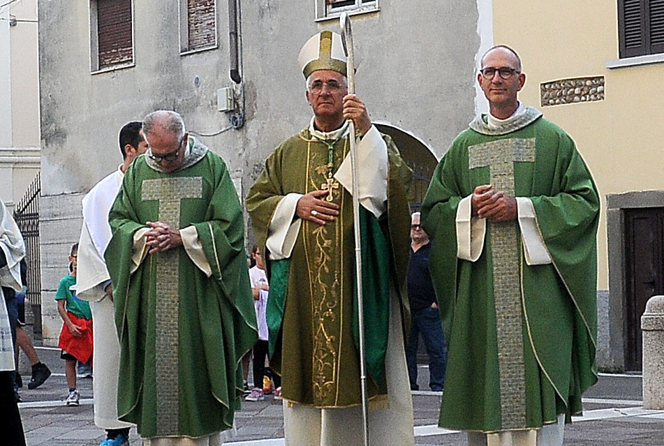 L’ingresso del nuovo parroco don Matteo Pini e dei suoi collaboratori