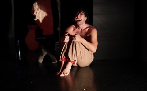 Arhat torna in scena, nove serate consecutive per lo spettacolo “Oh… Theo!”