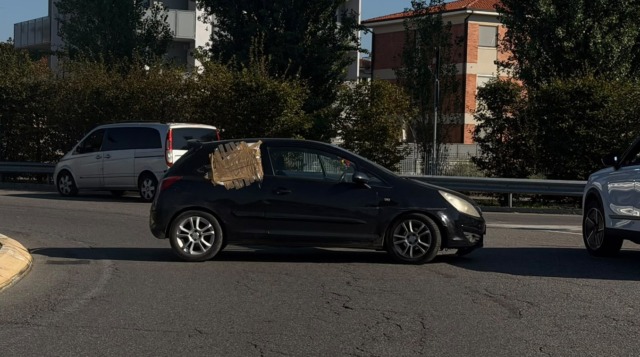 Romano, fuga a tutta velocità, poi scappa a piedi: fermato dalla Polizia Locale