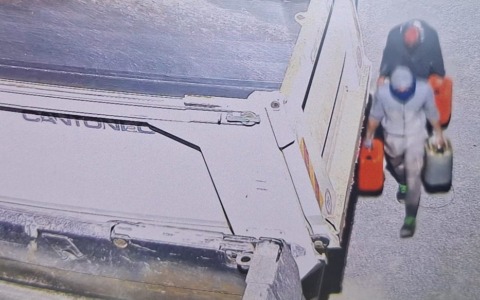 Dopo tre furti di gasolio titolare e autisti tendono un’imboscata ai ladri e li mettono in fuga