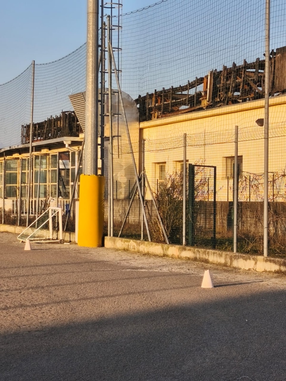 Piscina, dopo l’incendio il Tribunale dichiara il fallimento del gestore